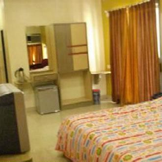 Hôtel Woodland Regency à Silvassa Extérieur photo